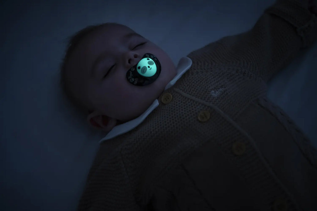 Tigex 2 smart night phosphorescent physiological pacifiers