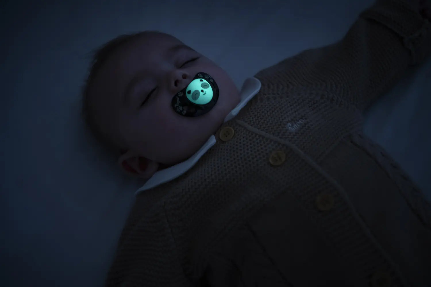 Tigex 2 smart night phosphorescent physiological pacifiers